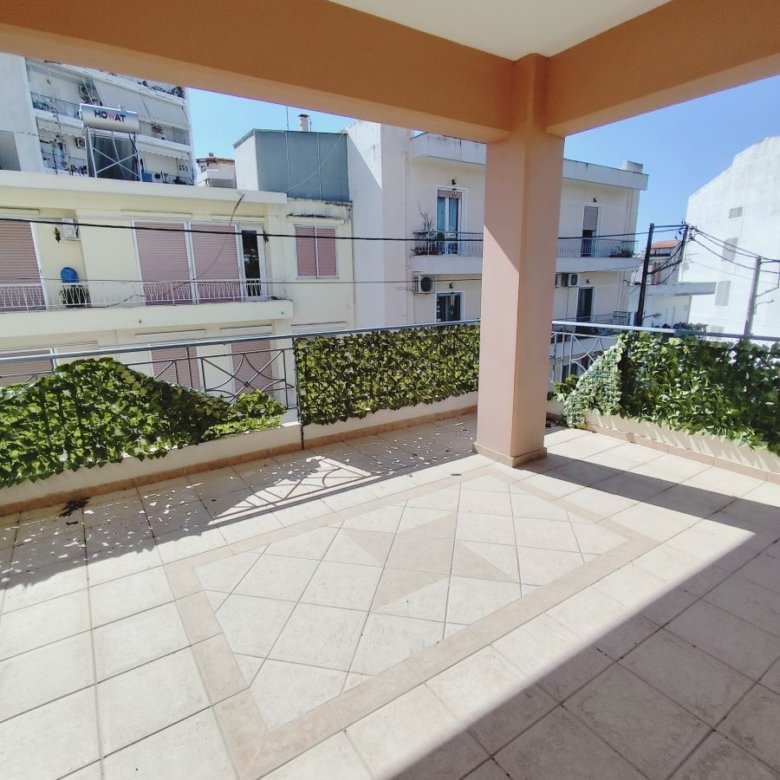 Πώληση διαμερίσματος στην Αρόη